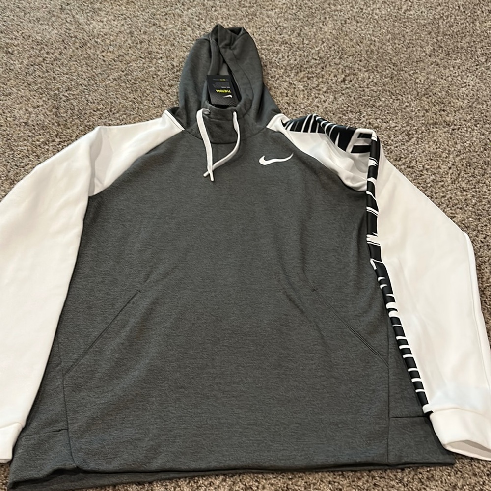 Nike sz L NWT Therma hoodie